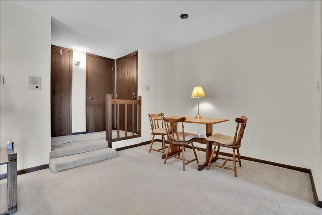 2213 Wharf Drive 407, Woodridge, IL 60517
