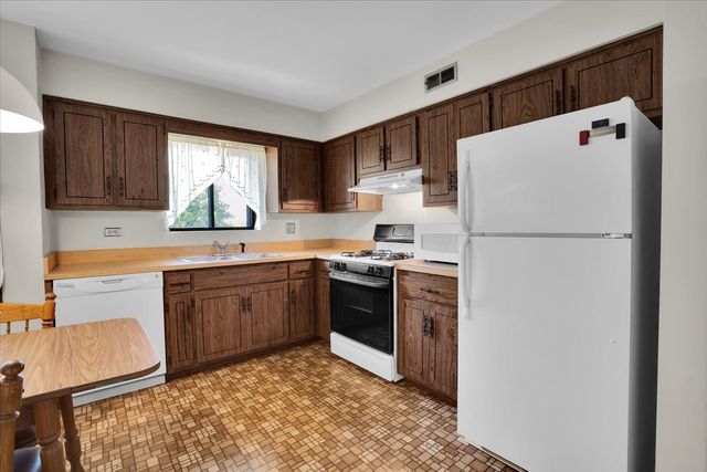 2213 Wharf Drive 407, Woodridge, IL 60517