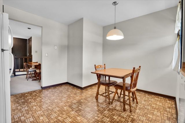 2213 Wharf Drive 407, Woodridge, IL 60517