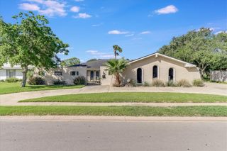 5241 Saint Andrews Dr, Corpus Christi, TX 78413