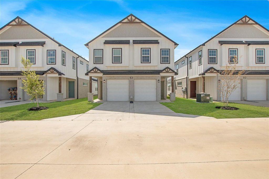 1319 W Main Street 17, Gun Barrel City, TX 75156