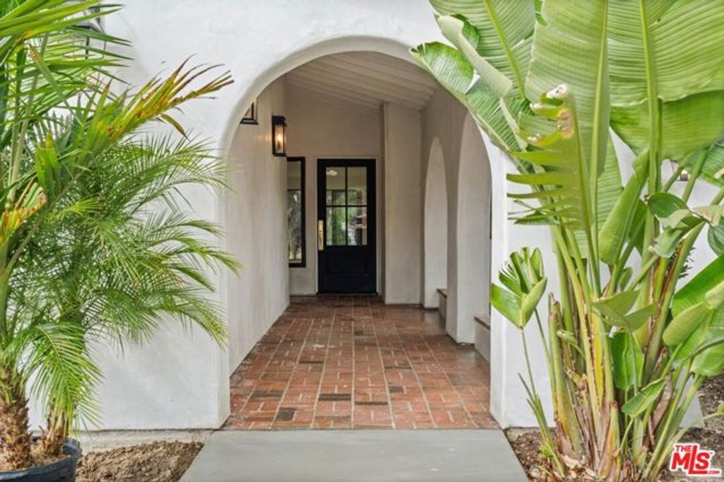 3549 Elm Drive, Calabasas, CA 91302