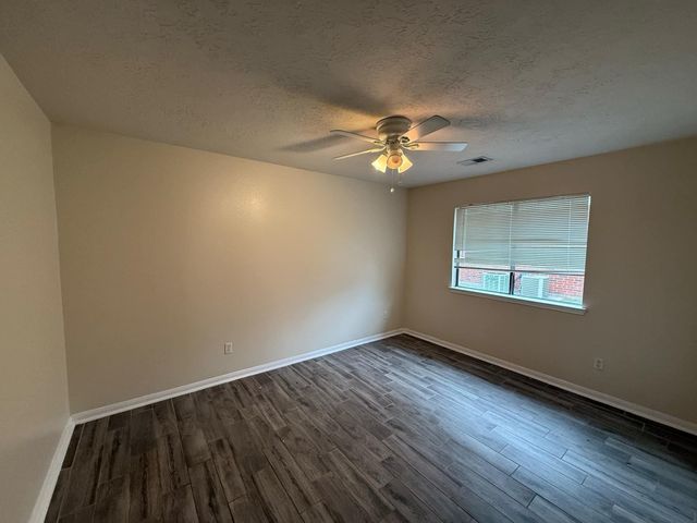 207 Cedar Lake Drive, League City, TX 77573