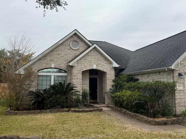 207 Cedar Lake Drive, League City, TX 77573