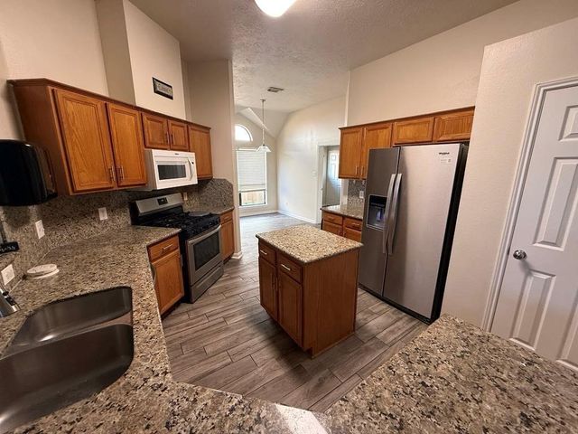 207 Cedar Lake Drive, League City, TX 77573