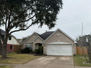 207 Cedar Lake Drive, League City, TX 77573