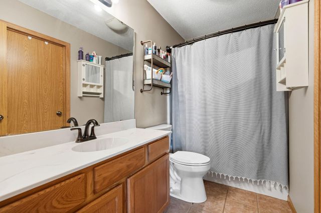 1140 Eulaine Circle, Hammond, WI 54015