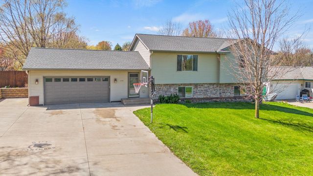 1140 Eulaine Circle, Hammond, WI 54015