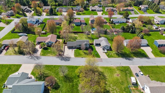 1140 Eulaine Circle, Hammond, WI 54015