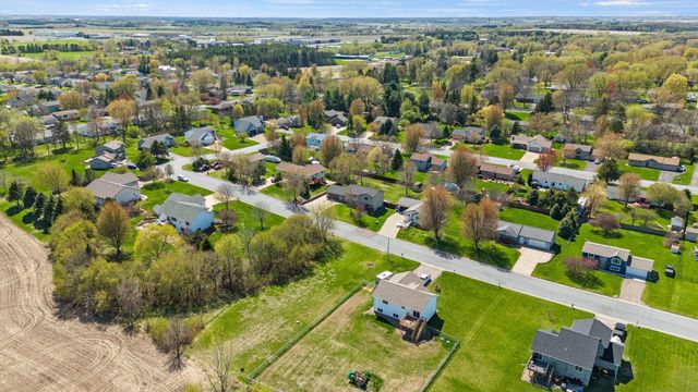 1140 Eulaine Circle, Hammond, WI 54015