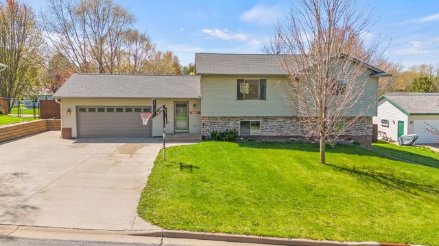 1140 Eulaine Circle, Hammond, WI 54015