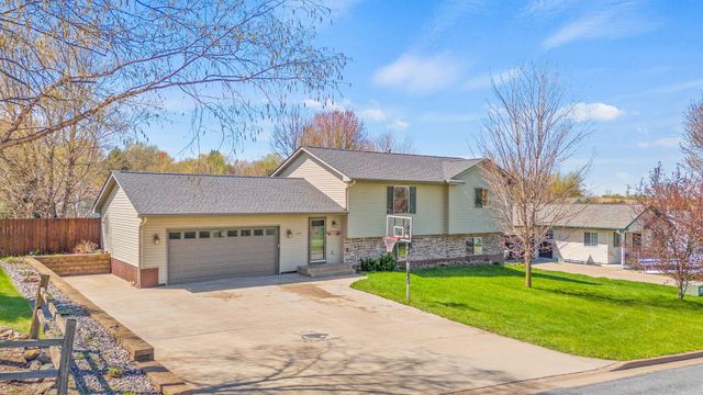 1140 Eulaine Circle, Hammond, WI 54015