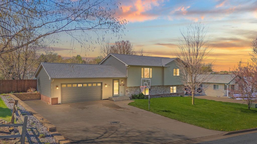 1140 Eulaine Circle, Hammond, WI 54015