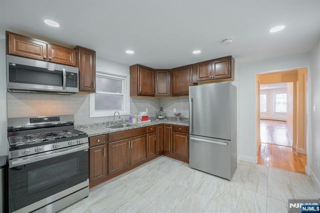 162 Glenwood Avenue, Jersey City, NJ 07306