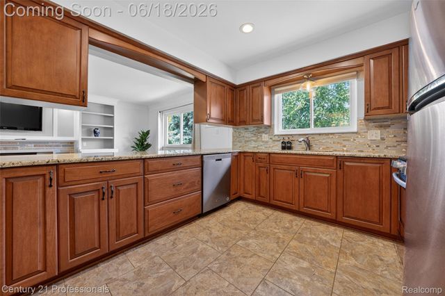 37717 Maas Drive, Sterling Heights, MI 48312