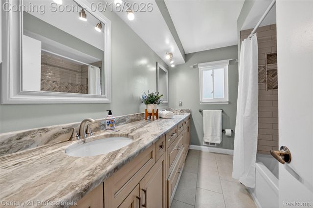 37717 Maas Drive, Sterling Heights, MI 48312