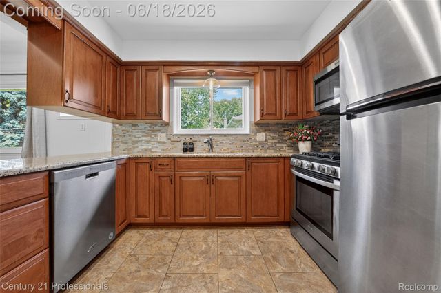 37717 Maas Drive, Sterling Heights, MI 48312