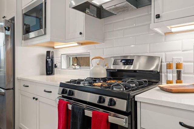 4823 Vaughan Way, Iowa Colony, TX 77583