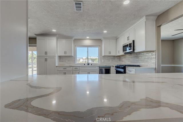 6572 Merced, Oak Hills, CA 92344