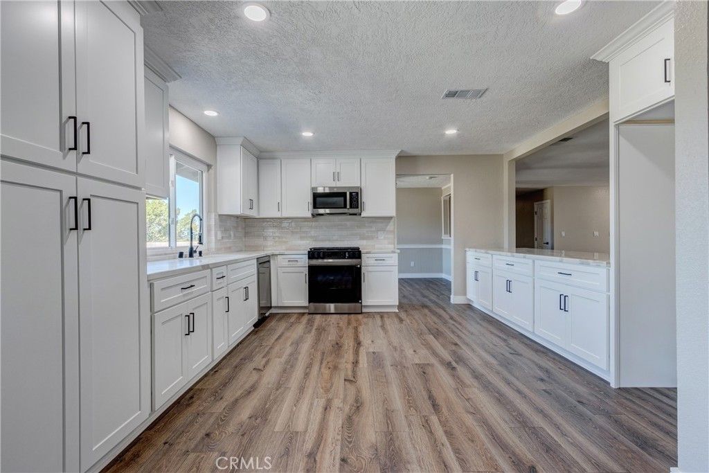 Image 16 of property listing at 6572 Merced, Oak Hills, CA 92344