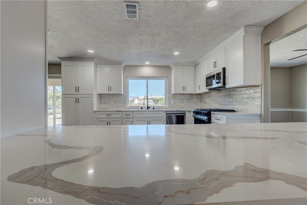 Image 22 of property listing at 6572 Merced, Oak Hills, CA 92344