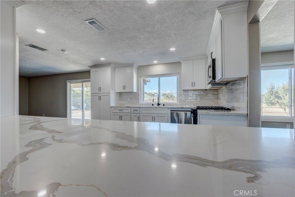 Image 23 of property listing at 6572 Merced, Oak Hills, CA 92344