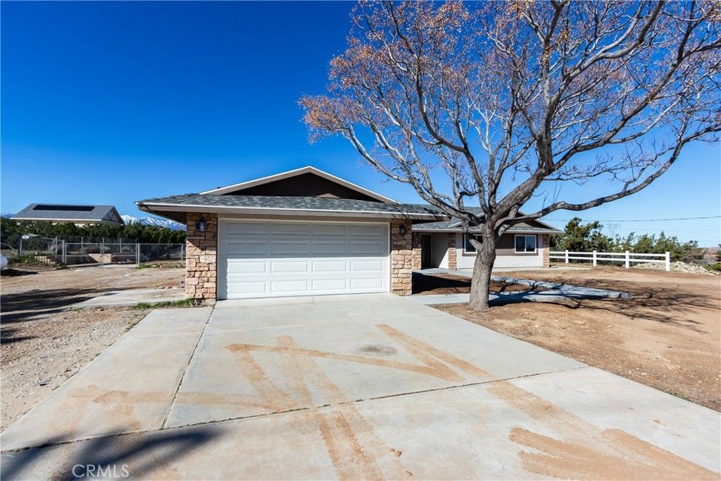 Image 3 of property listing at 6572 Merced, Oak Hills, CA 92344