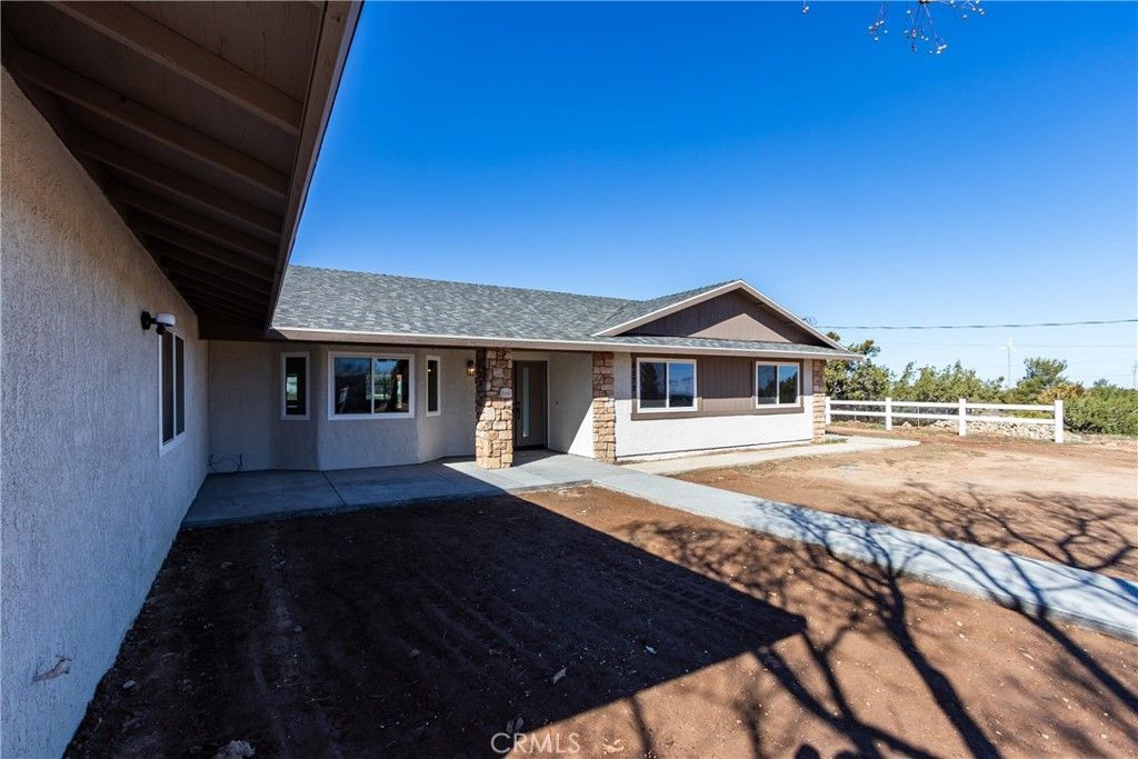 Image 6 of property listing at 6572 Merced, Oak Hills, CA 92344