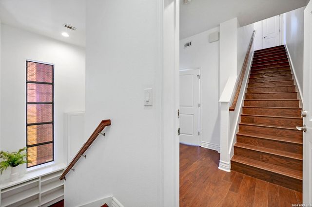 215 Center St Apt 311, San Antonio, TX 78202