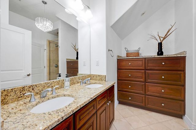 215 Center St Apt 311, San Antonio, TX 78202