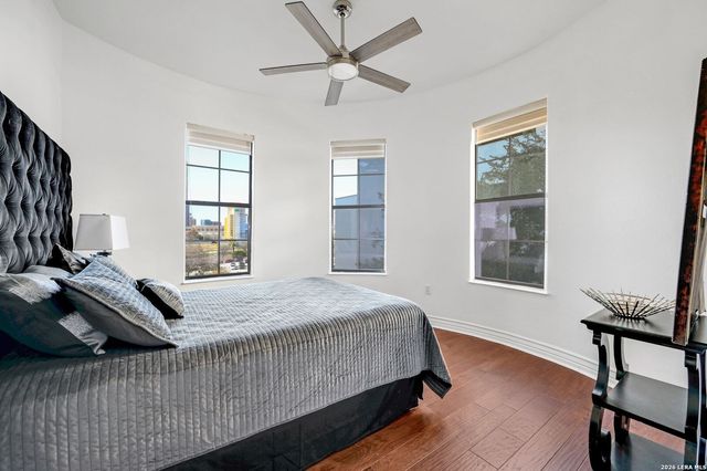 215 Center St Apt 311, San Antonio, TX 78202