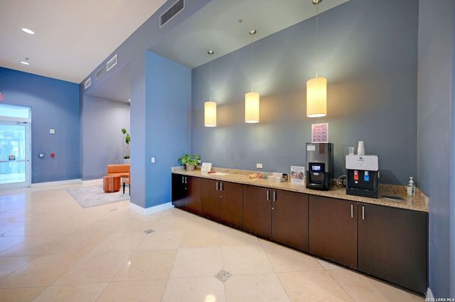 215 Center St Apt 311, San Antonio, TX 78202