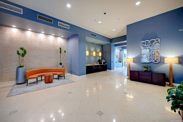 215 Center St Apt 311, San Antonio, TX 78202