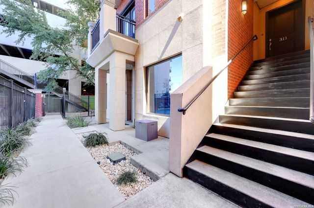 215 Center St Apt 311, San Antonio, TX 78202