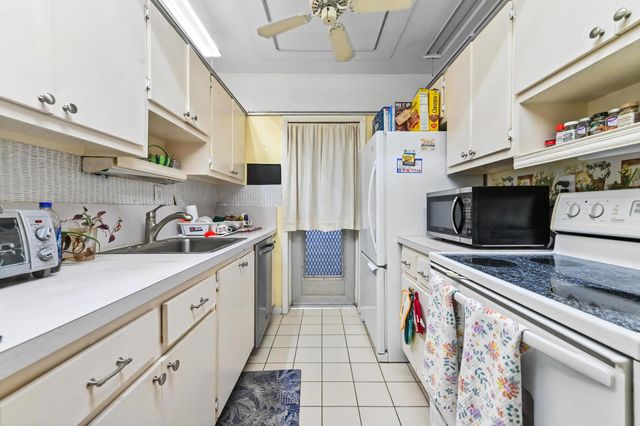 1114 Lake Terrace 212, Boynton Beach, FL 33426