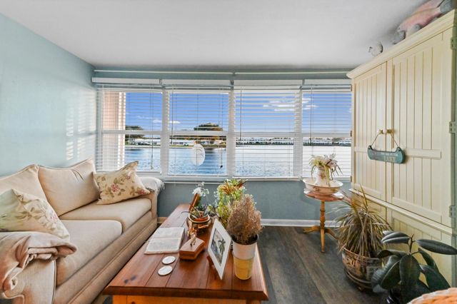 1114 Lake Terrace 212, Boynton Beach, FL 33426