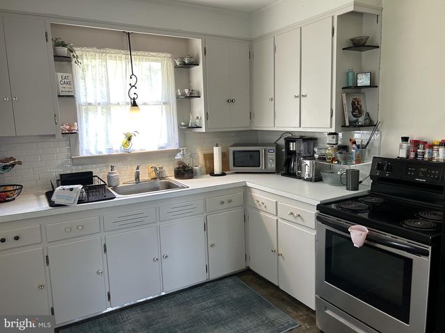 452 RARITAN AVE, Atco, NJ 08004