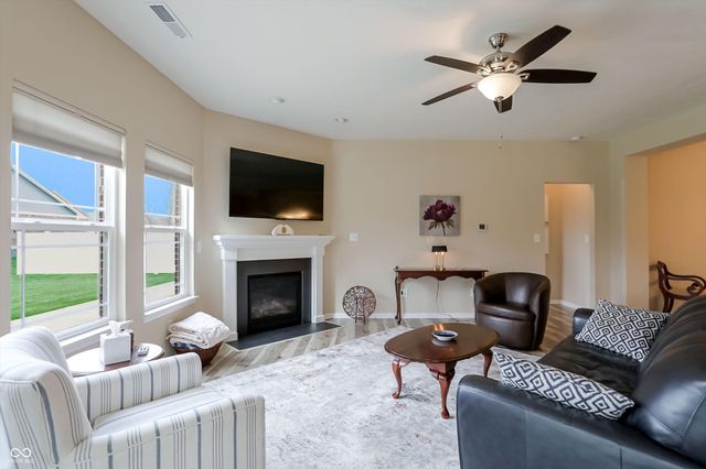 4731 W Lawrence Way, New Palestine, IN 46163