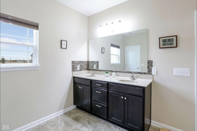 4731 W Lawrence Way, New Palestine, IN 46163