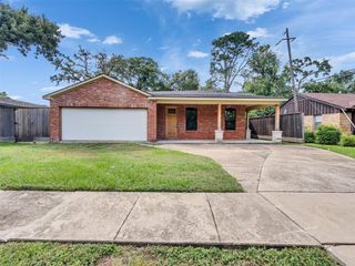 1423 Conrad Sauer Drive, Houston, TX 77043