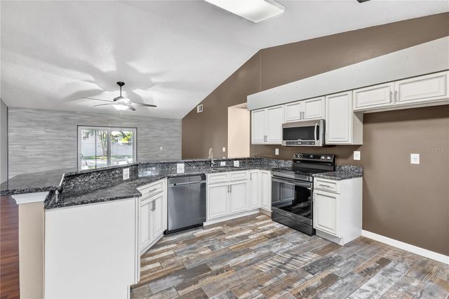 330 ROBBINS REST CIRCLE, Davenport, FL 33896