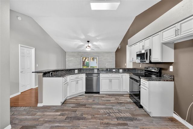 330 ROBBINS REST CIRCLE, Davenport, FL 33896