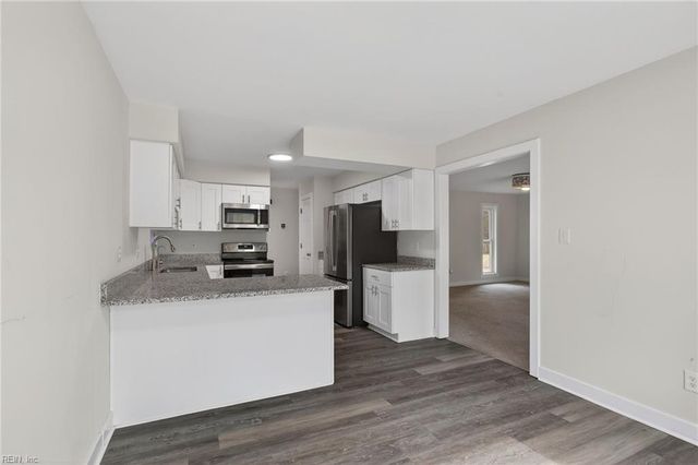 9032 Lady LN, Hayes, VA 23072