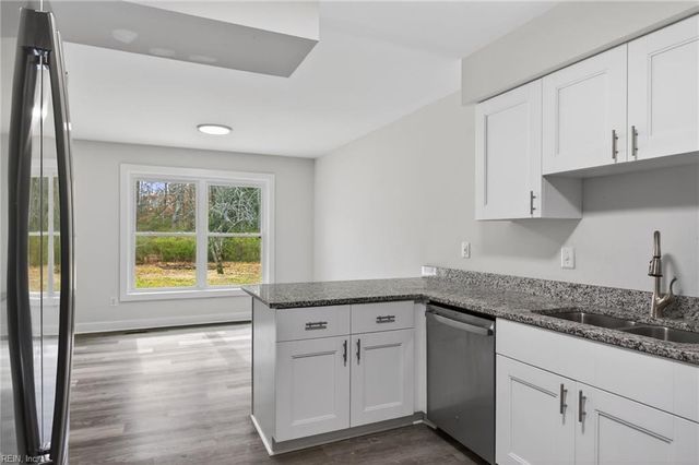 9032 Lady LN, Hayes, VA 23072