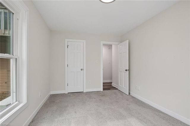 9032 Lady LN, Hayes, VA 23072