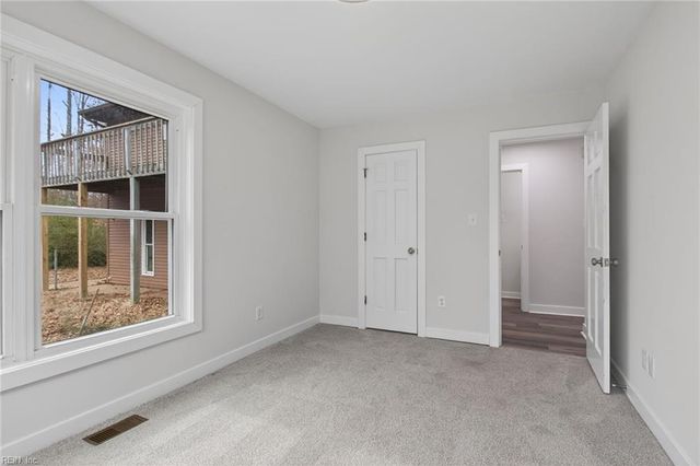 9032 Lady LN, Hayes, VA 23072