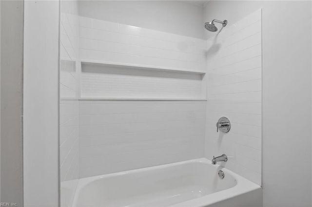 9032 Lady LN, Hayes, VA 23072