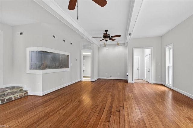 9032 Lady LN, Hayes, VA 23072