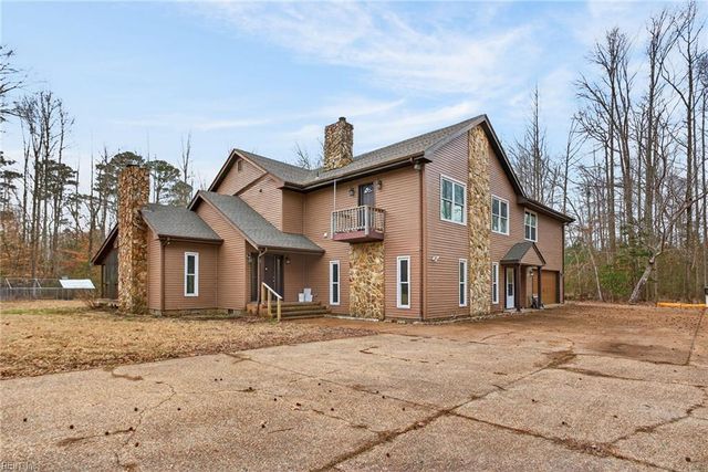 9032 Lady LN, Hayes, VA 23072