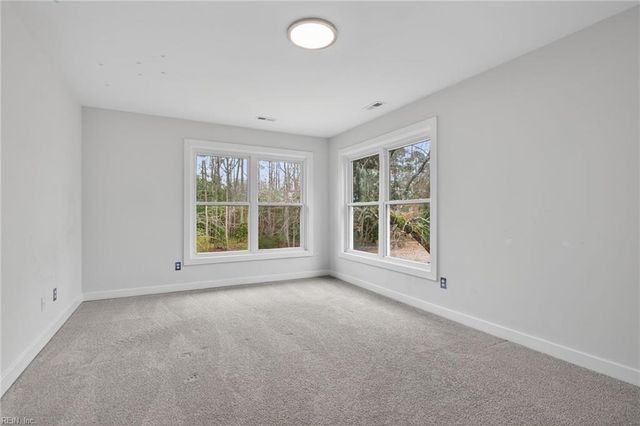 9032 Lady LN, Hayes, VA 23072